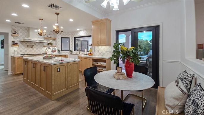 Dining room, Interior, Kitchen, Pendant Lights, Recessed Lighting, Wood Texture Flooring
