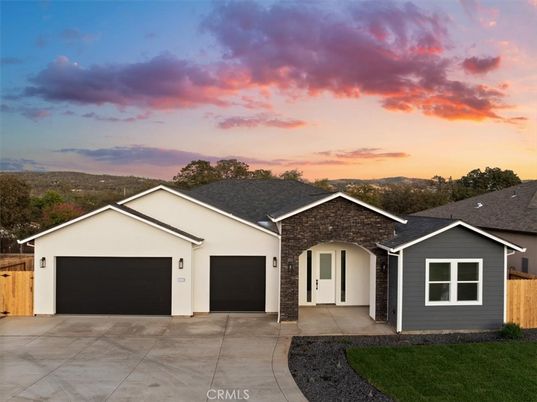 Attached, Exterior, Facade, Ranch