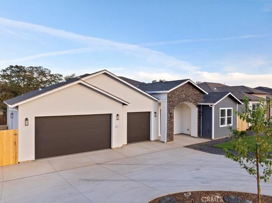 Attached, Exterior, Facade, Ranch