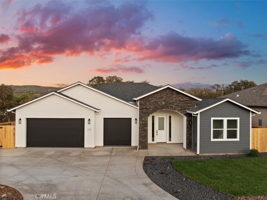 Attached, Exterior, Facade, Ranch