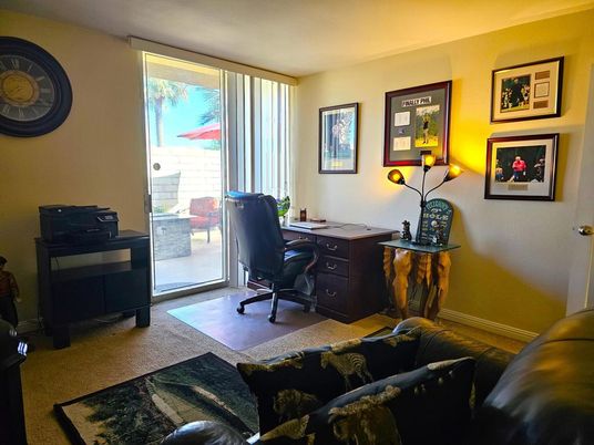 Home Office, Interior