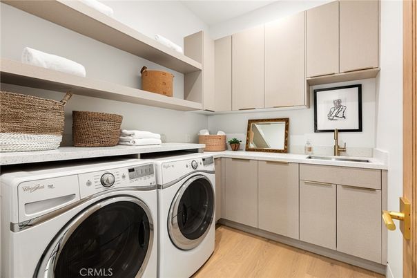 Interior, Washer, Wood Texture Flooring