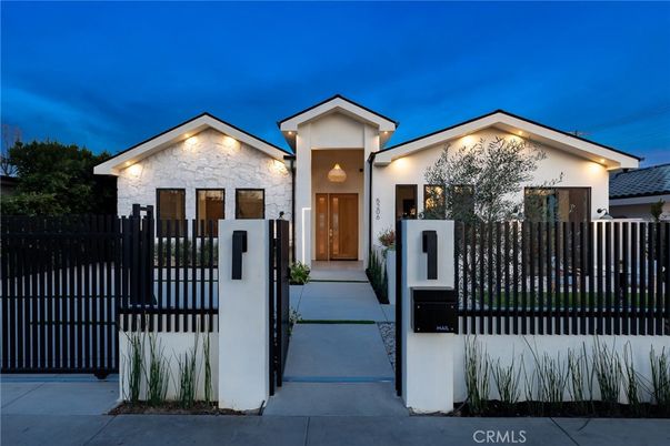 Exterior, Facade, None