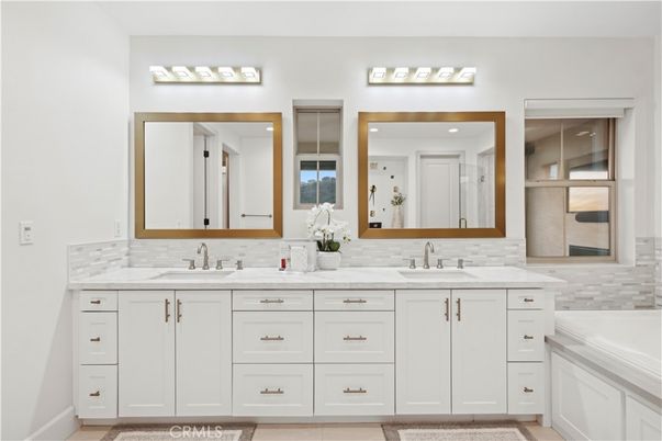 Bathroom, Dual Sink Vanities, Interior