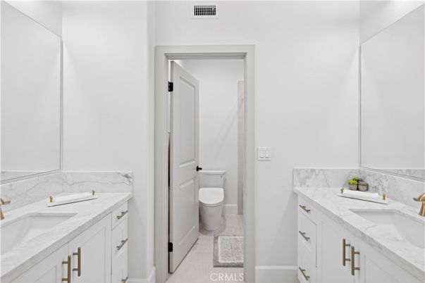 Bathroom, Dual Sink Vanities, Interior