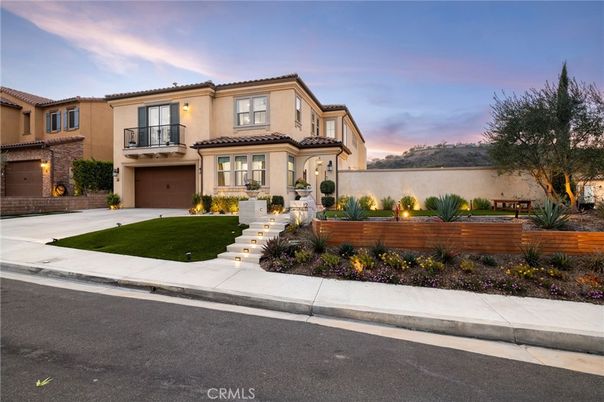 Attached, Exterior, Facade, Mediterranean