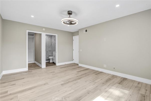 Bathroom, Empty room, Interior, Pendant Lights, Recessed Lighting, Wood Texture Flooring