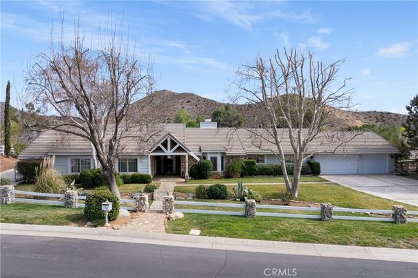 Attached, Exterior, Facade, Ranch
