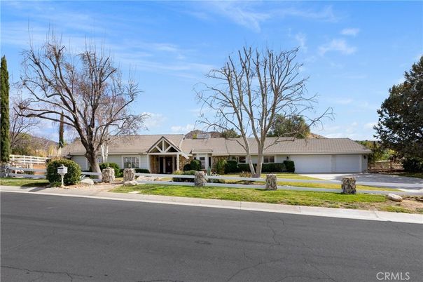 Attached, Exterior, Facade, Ranch