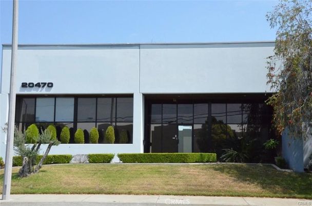 Exterior, Facade, Modern