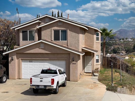 Attached, Exterior, Facade, American Craftsman