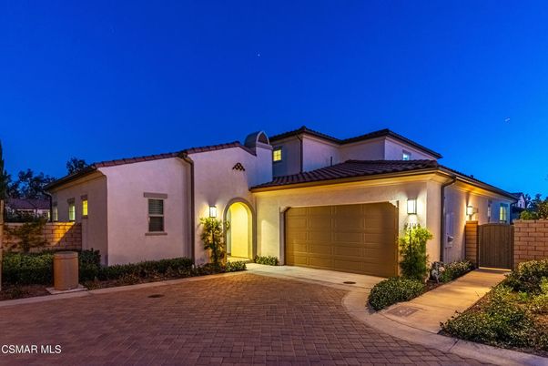 Attached, Exterior, Facade, Mediterranean