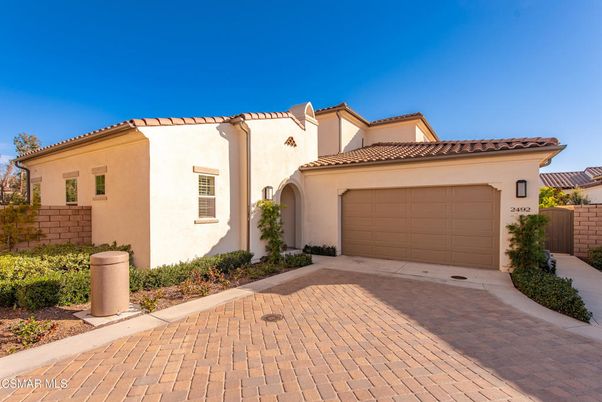 Attached, Exterior, Facade, Mediterranean
