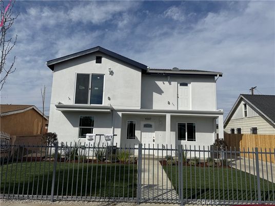 Exterior, Facade, Farmhouse