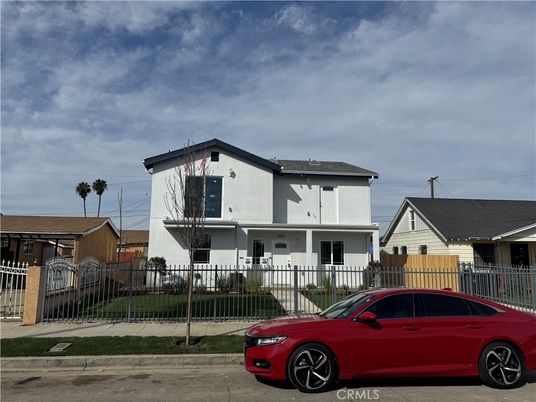 Exterior, Facade, Modern