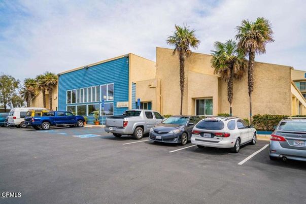 Exterior, Facade, Modern