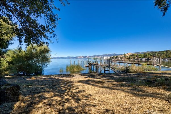 Exterior, Lake