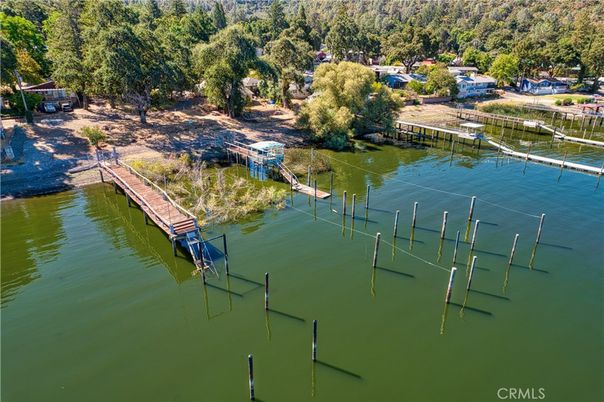 Exterior, Lake