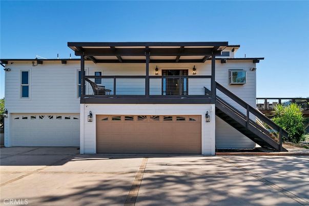 Attached, Exterior, Facade, Modern
