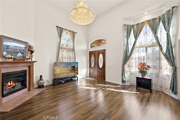 Chandelier, Fireplace, Interior, Recessed Lighting, Wood Texture Flooring