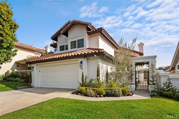 Attached, Exterior, Facade, Mediterranean