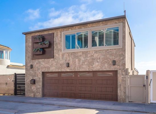 Attached, Exterior, Facade, Rowhouse