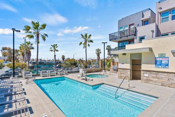 Exterior, Pool