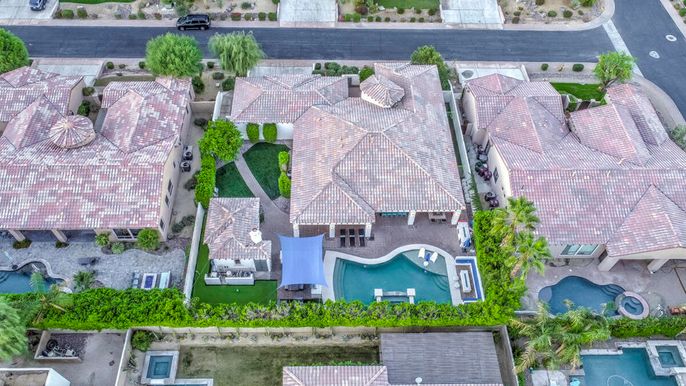Exterior, Drone