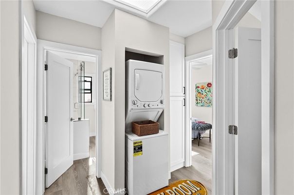 Interior, Utility Closets, Washer, Wood Texture Flooring