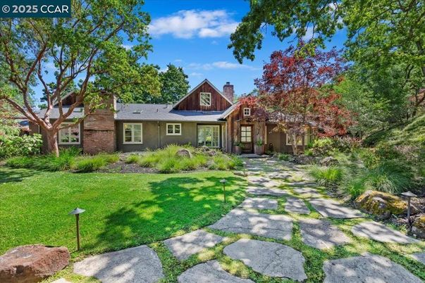Backyard, Exterior, Facade, Cape Cod