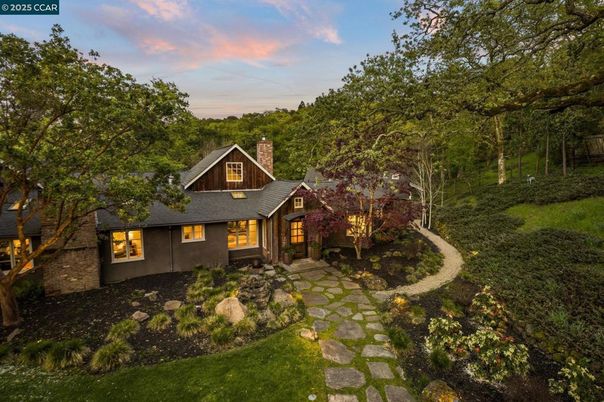 Backyard, Exterior, Facade, Cape Cod