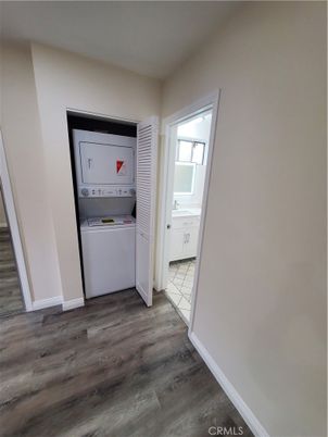 Interior, Utility Closets, Washer, Wood Texture Flooring