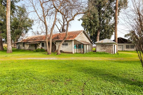 Backyard, Detached Garage, Exterior