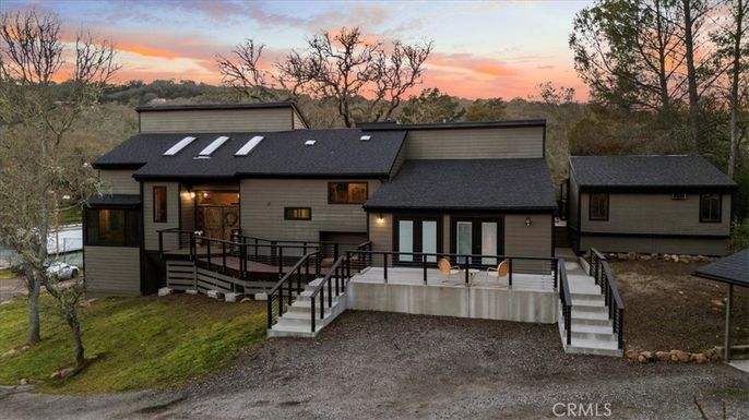 Backyard, Exterior, Facade, Modern