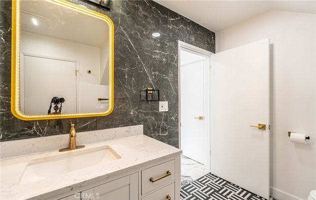 Bathroom, Interior, Marble, Marble Walls, Recessed Lighting