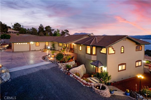 Attached, Exterior, Facade, Mediterranean