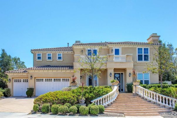 Attached, Exterior, Facade, Mediterranean