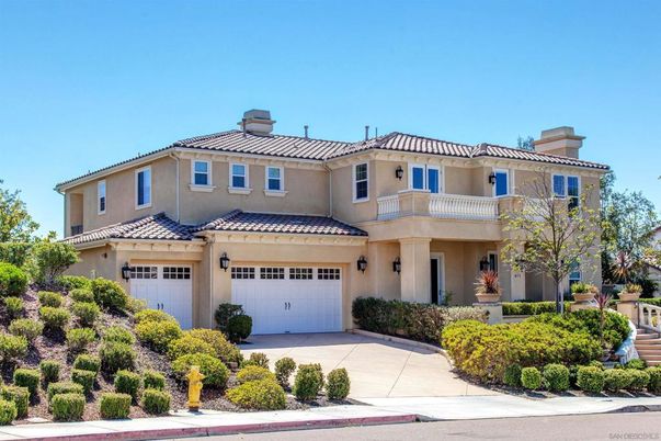 Attached, Exterior, Facade, Mediterranean