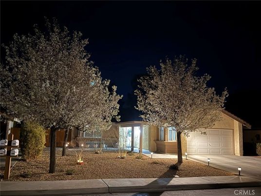 Attached, Exterior, Facade, None