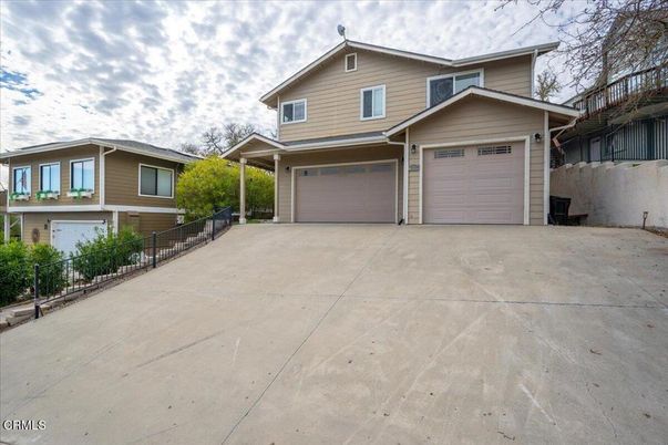 Attached, Exterior, Facade, American Craftsman