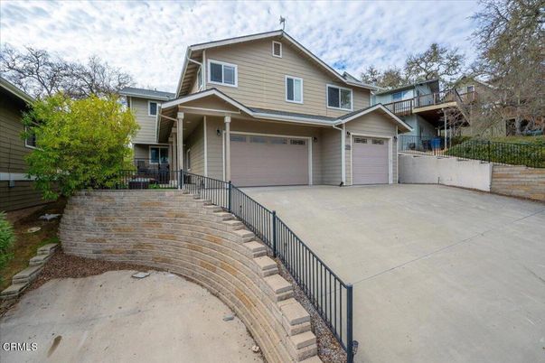 Attached, Exterior, Facade, American Craftsman