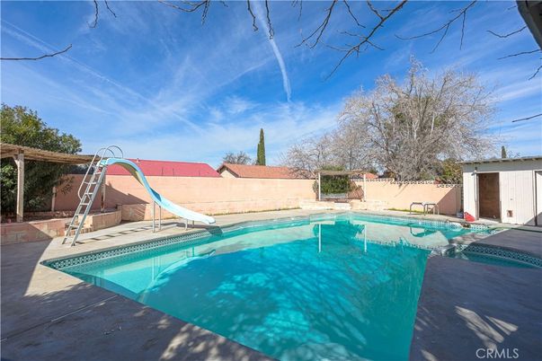 Exterior, Playground, Pool