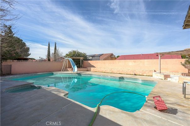 Exterior, Playground, Pool