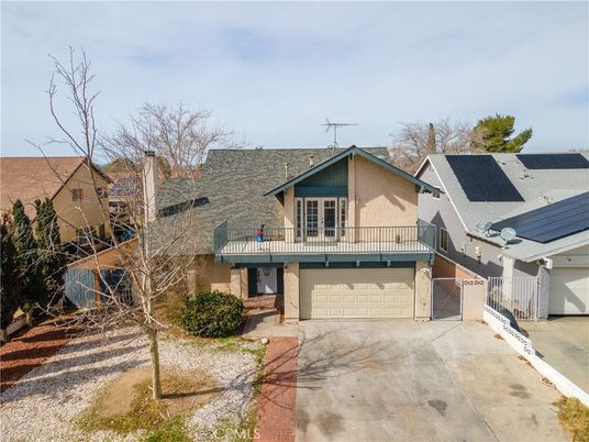 Attached, Exterior, Facade, Solar Panels, American Craftsman