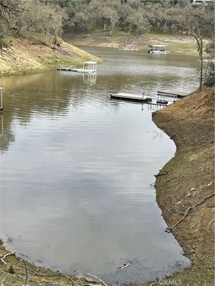 Exterior, Lake