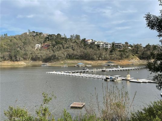 Exterior, Lake