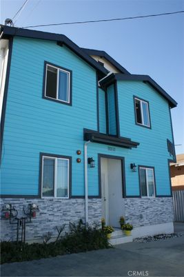 Exterior, Facade, Rowhouse