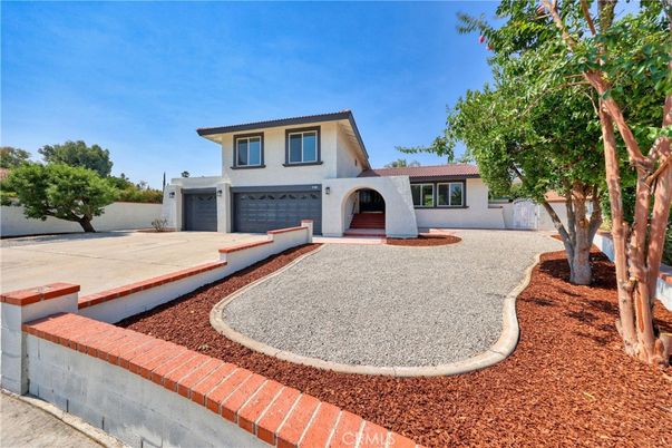 Attached, Exterior, Facade, Mediterranean
