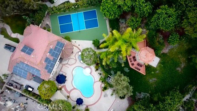 Exterior, Drone