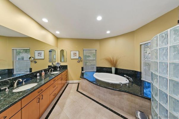 Bathroom, Dual Sink Vanities, Interior, Recessed Lighting